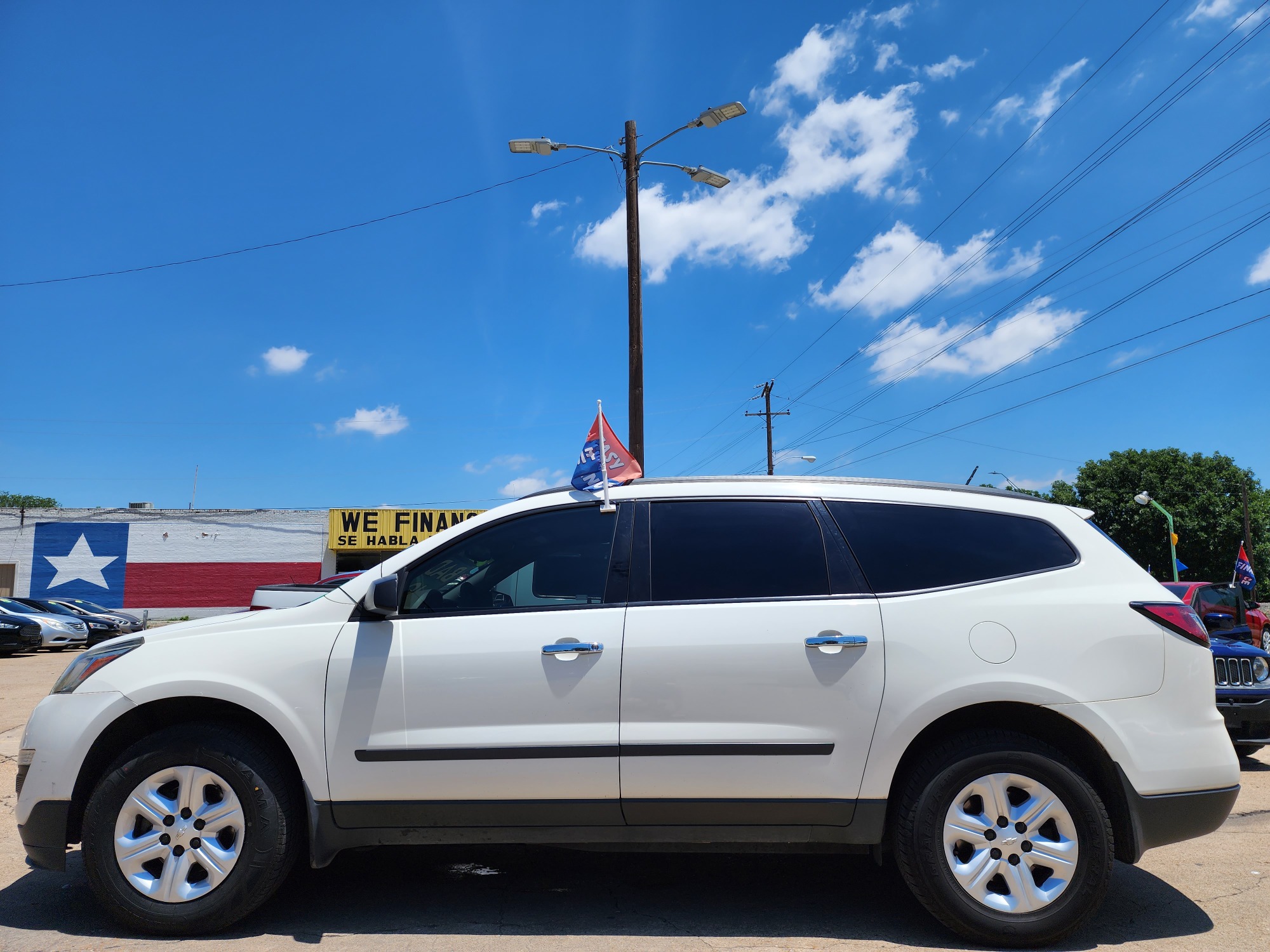 2014 WHITE Chevrolet Traverse LS w/PDC (1GNKRFED1EJ) with an 3.6L V6 DOHC 24V engine, 6-Speed Automatic transmission, located at 2660 S.Garland Avenue	, Garland, TX, 75041, (469) 298-3118, 32.885387, -96.656776 - Photo #6